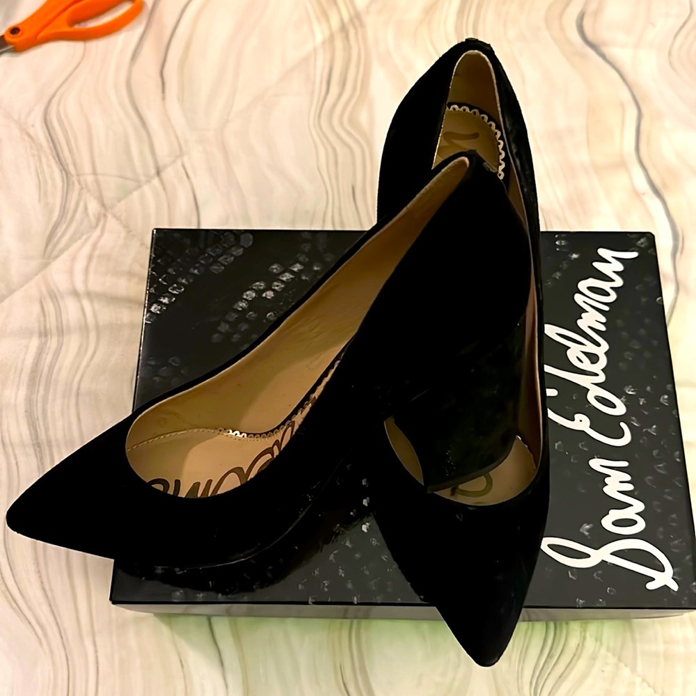 Black Pump w/ 2 1/2 in. Heel
